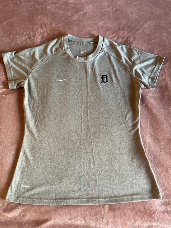 Nike Tops - Nike Gray Women Athletic Tee with Detroit Tigers Old English D